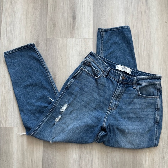 Hollister Curvy High Rise Mom Jeans - Picture 1 of 4